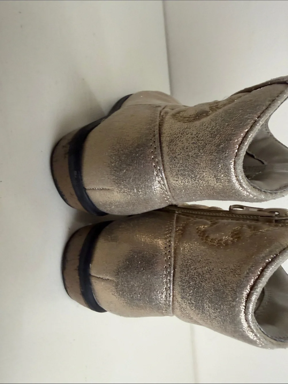 (2288) Cat & Jack Girls Metallic Gold Glitter Ankle Cowboy Boots, Size: 8